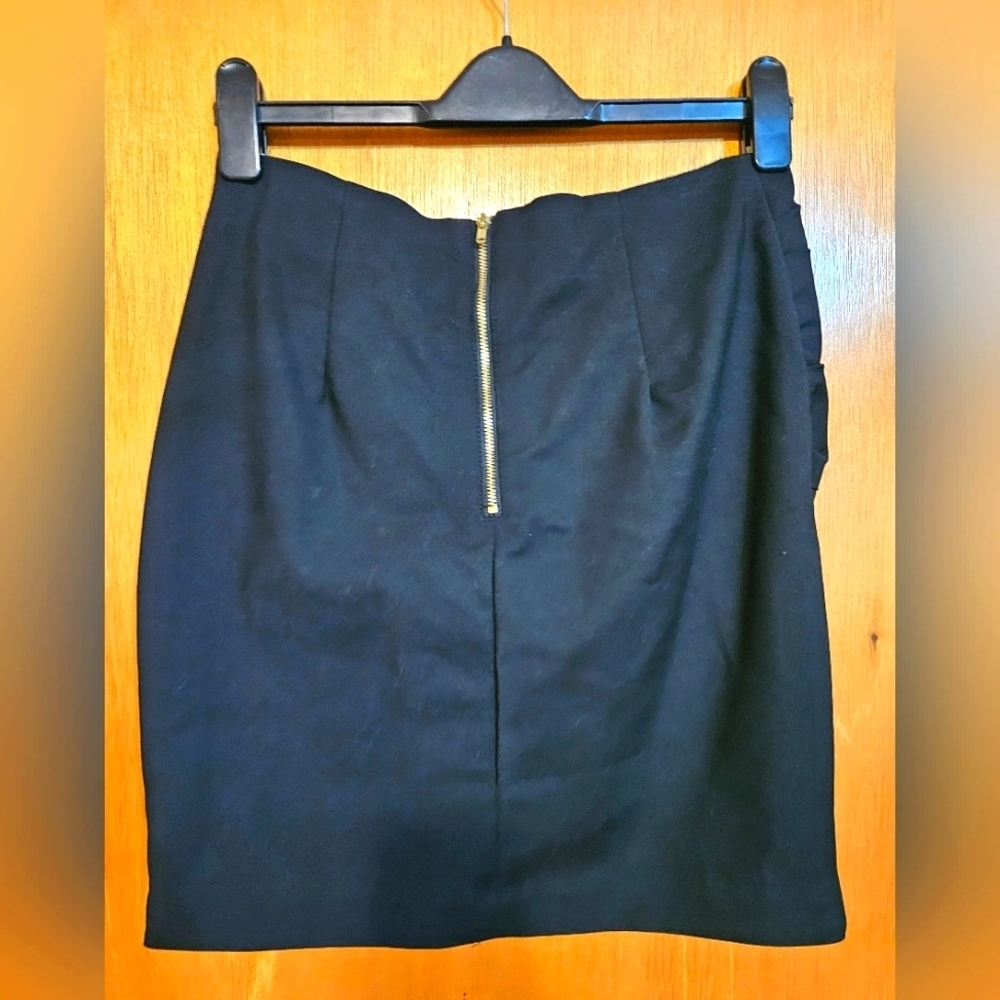 Black pencil skirt with knot detail Size 12 Gold Zipper NWOT - Picture 3 of 5